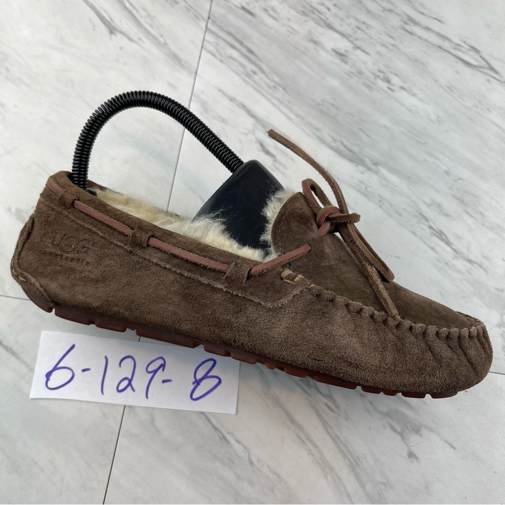 •UGG Women's Dakota 5612 Lace up Moccasin Slipper Size 6 Brown